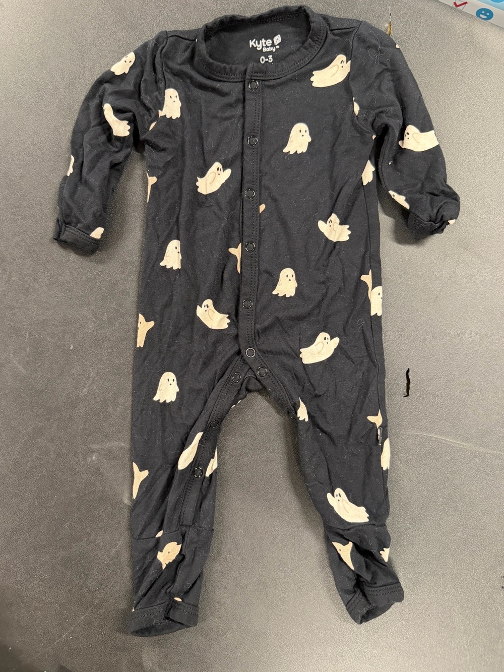 Kyte BABY Black One-Piece with Cream Ghost Print
